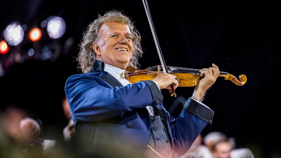 Love Is All Around Credit Andre Rieu Productions Piece Of Magic Entertainment (1) 300DPI